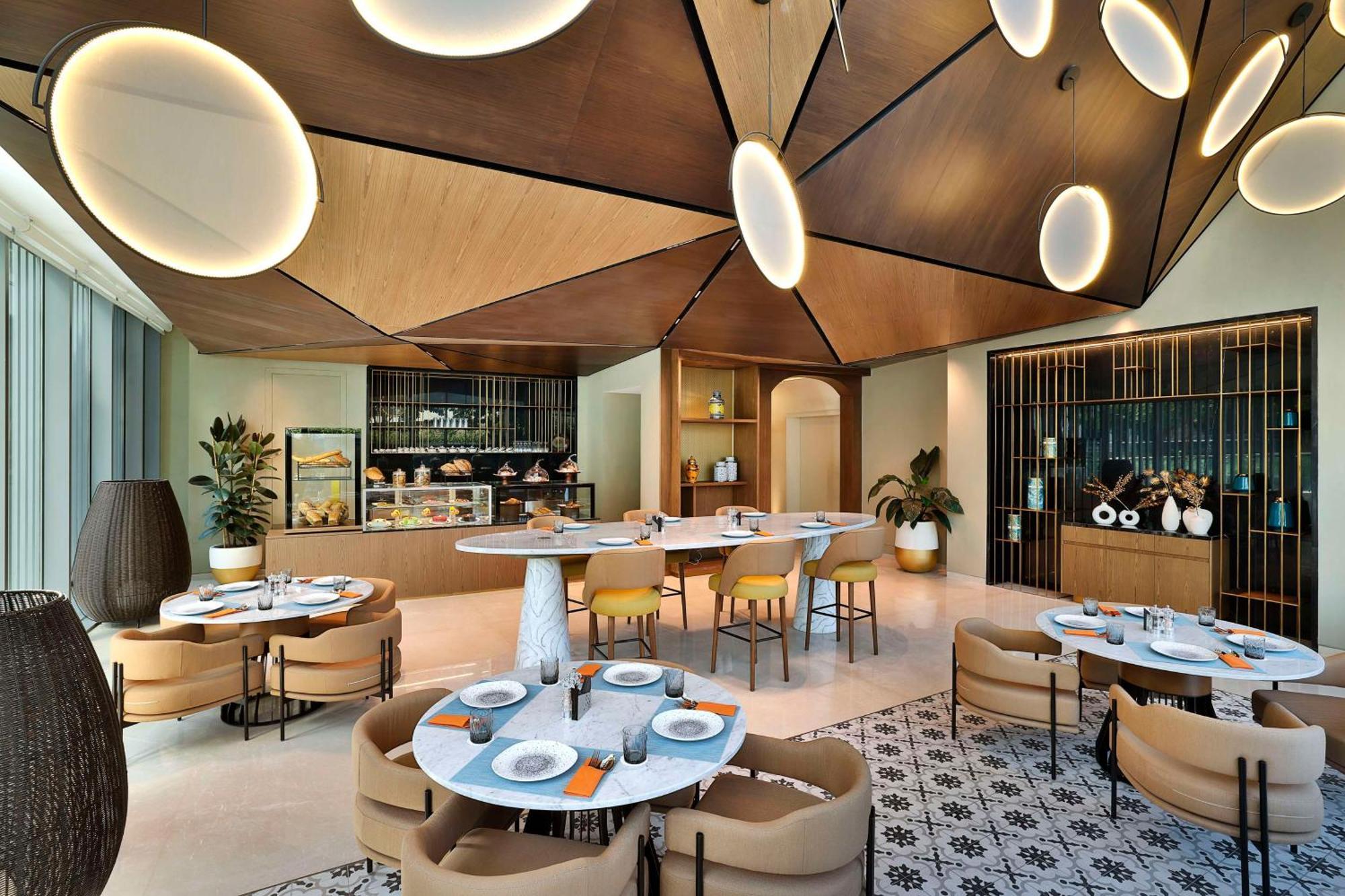 Tumbi West Palm Beach Hotel Dubai,Tapestry Collection Hilton Exterior photo